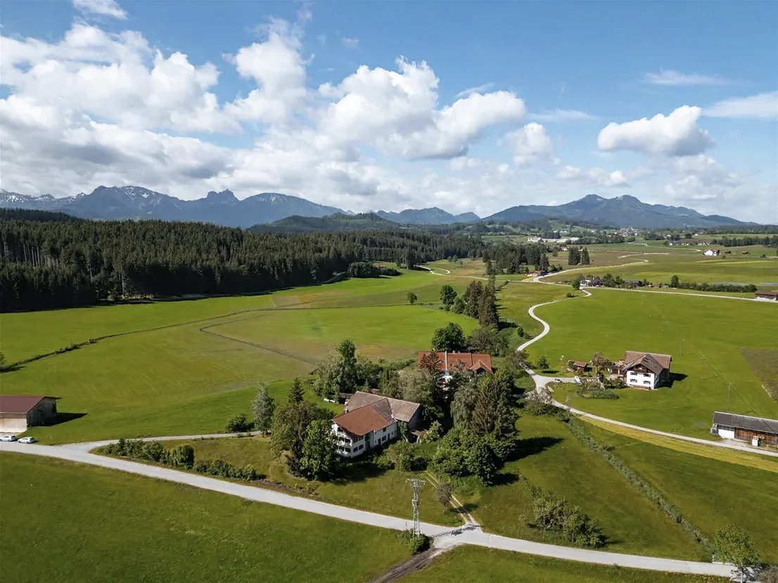 Bauernhaus im Allgäu kaufen - Luftaufnahme